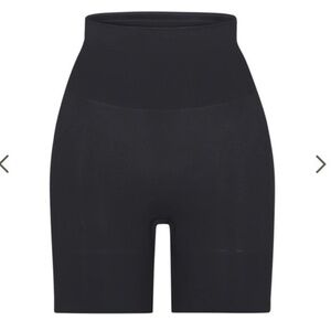 SKIMS SHORTS SEAMLESS SCULPT BUTT ENCHANCING SHORTS XS BLACK ONYX